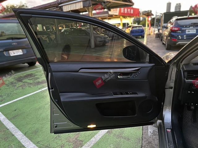 頂級版 天窗 ACC 車道偏移 記憶座椅 LED頭燈 導航 數位電視 後座遮陽簾 後出風口 原版件 實跑14萬  第16張相片