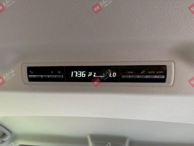 柴油 豪華8人座 雙邊側滑門 17吋鋁圈 原廠試乘車 可載8人加8個行李箱  第15張相片