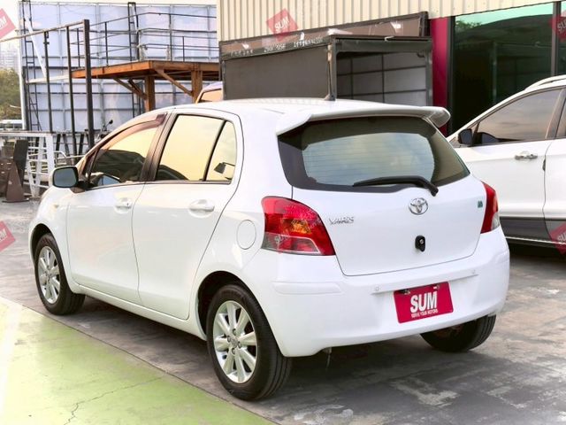 僅跑7.7萬! G版 恆溫 皮椅 影音 藍芽 霧燈 代步小車  第4張相片