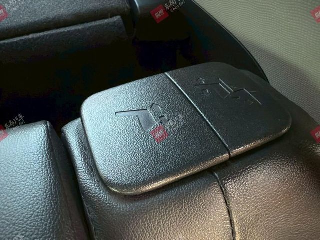 僅跑7.7萬! G版 恆溫 皮椅 影音 藍芽 霧燈 代步小車  第15張相片