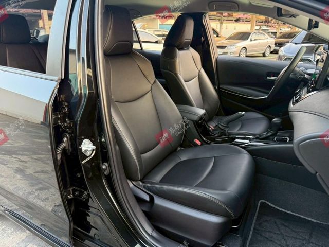 豪華版 鋁圈 恆溫 無限CARPLAY車機 ACC 車道維持輔助 ISOFIX 原版件  第11張相片