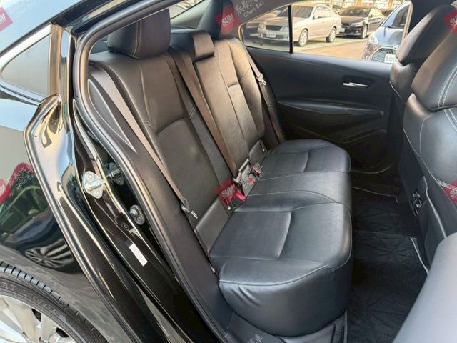 豪華版 鋁圈 恆溫 無限CARPLAY車機 ACC 車道維持輔助 ISOFIX 原版件  第12張相片