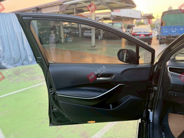 豪華版 鋁圈 恆溫 無限CARPLAY車機 ACC 車道維持輔助 ISOFIX 原版件  第14張相片