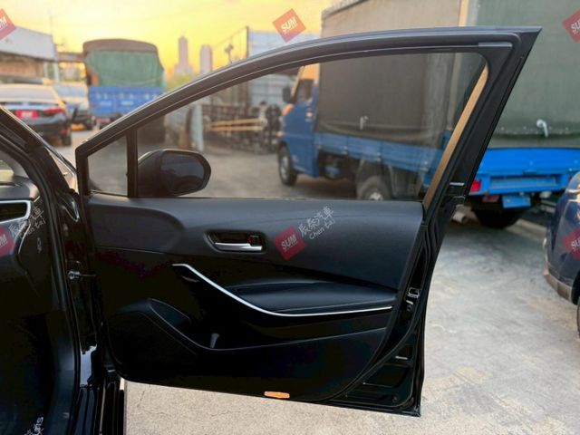 豪華版 鋁圈 恆溫 無限CARPLAY車機 ACC 車道維持輔助 ISOFIX 原版件  第15張相片