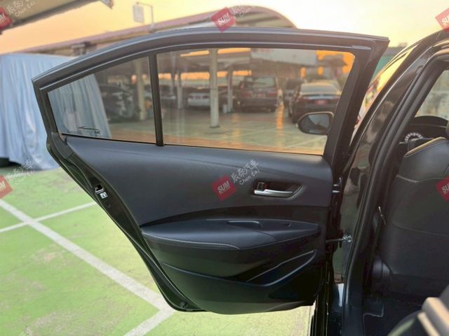 豪華版 鋁圈 恆溫 無限CARPLAY車機 ACC 車道維持輔助 ISOFIX 原版件  第16張相片