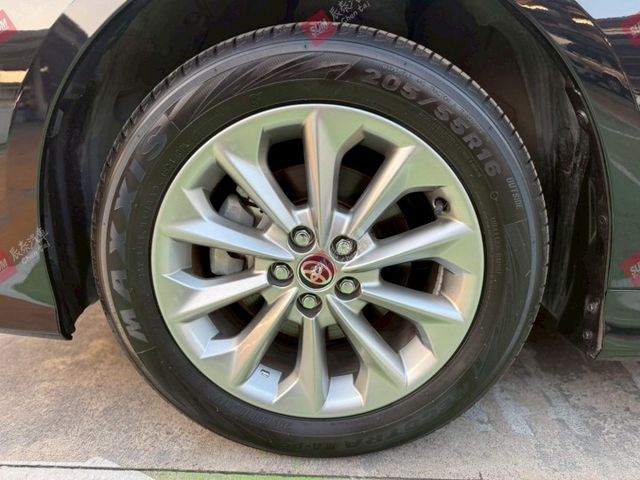 豪華版 鋁圈 恆溫 無限CARPLAY車機 ACC 車道維持輔助 ISOFIX 原版件  第20張相片