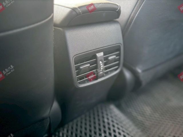 豪華版 ACC 倒車顯影 CARPLAY 鋁圈 I-KEY 後出風口 霧燈 原版件 僅跑1.3萬  第17張相片