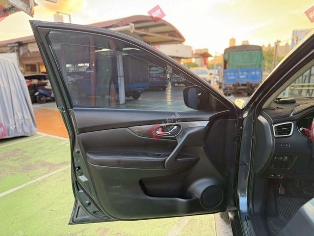 2.0經典版 導航 倒車顯影 皮椅 鋁圈 恆溫 後座出風口 LED日行燈 抬頭顯示器 僅跑7萬  第14張相片