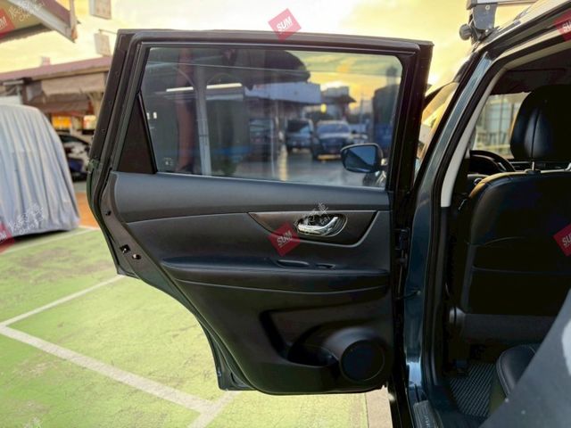 2.0經典版 導航 倒車顯影 皮椅 鋁圈 恆溫 後座出風口 LED日行燈 抬頭顯示器 僅跑7萬  第15張相片