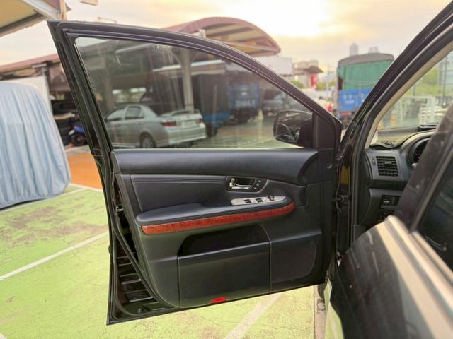 LIMITED edition 3.5 全景天窗 倒車顯影 導航 電尾門 記憶座椅 雙電動椅 後出風口 現車現況  第14張相片
