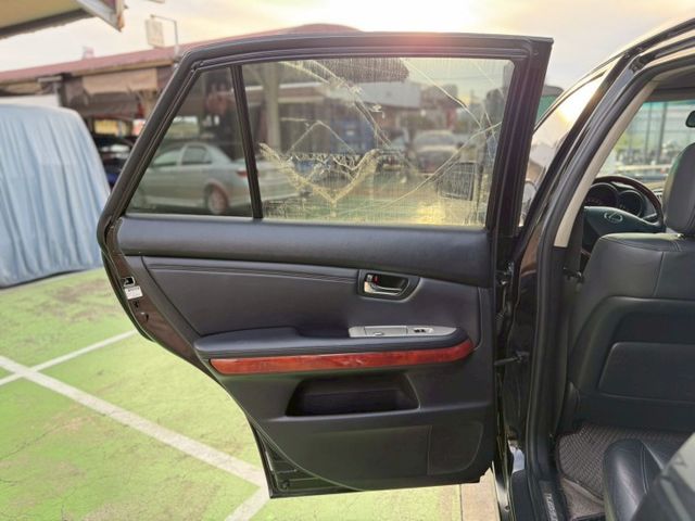 LIMITED edition 3.5 全景天窗 倒車顯影 導航 電尾門 記憶座椅 雙電動椅 後出風口 現車現況  第15張相片