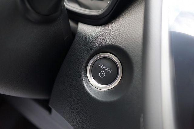 油電豪華版 可全額貸 全新領牌車未開封 僅跑3KM 原廠保固 保證全程托運到店 若無舊換新售價73.9萬  第7張相片