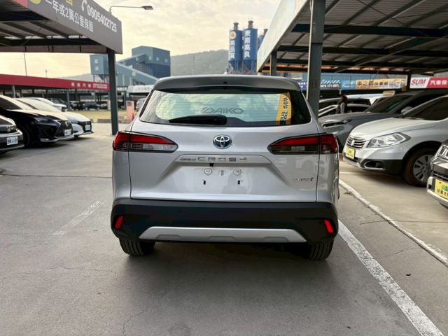 油電尊爵 LED日行燈 盲點偵測 ACC I-KEY 僅跑4.5萬  第4張相片