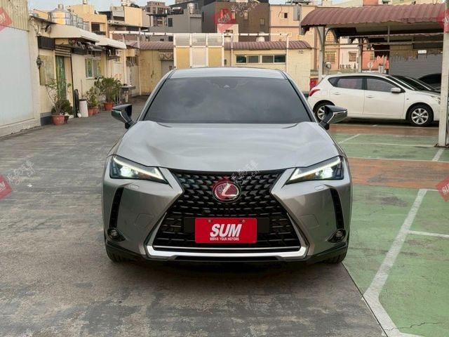 菁英PLUS特仕版 新車價163.1萬 環景 18吋鋁圈 盲點偵測 CARPLAY 抬頭顯示  第2張相片