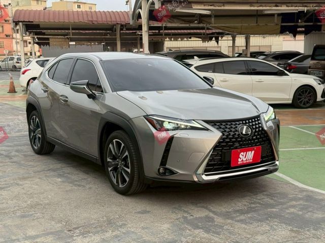 菁英PLUS特仕版 新車價163.1萬 環景 18吋鋁圈 盲點偵測 CARPLAY 抬頭顯示  第3張相片