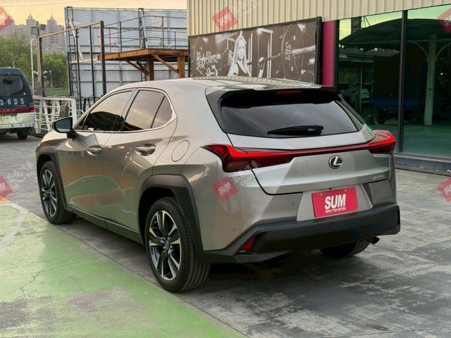 菁英PLUS特仕版 新車價163.1萬 環景 18吋鋁圈 盲點偵測 CARPLAY 抬頭顯示  第4張相片