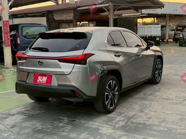 菁英PLUS特仕版 新車價163.1萬 環景 18吋鋁圈 盲點偵測 CARPLAY 抬頭顯示  第6張相片