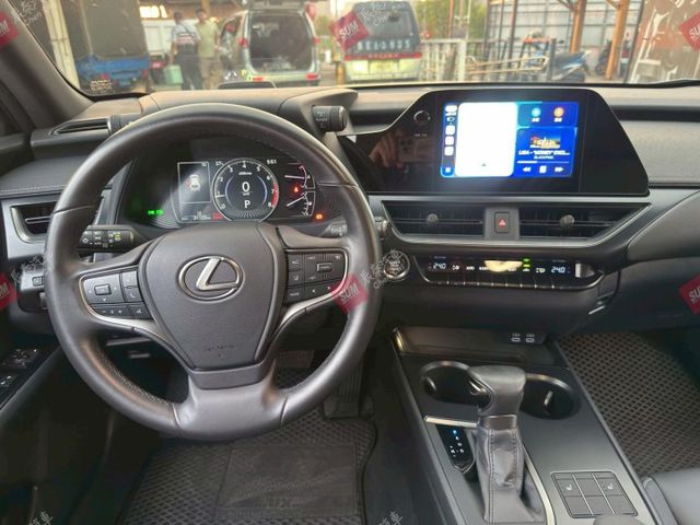 菁英PLUS特仕版 新車價163.1萬 環景 18吋鋁圈 盲點偵測 CARPLAY 抬頭顯示  第7張相片