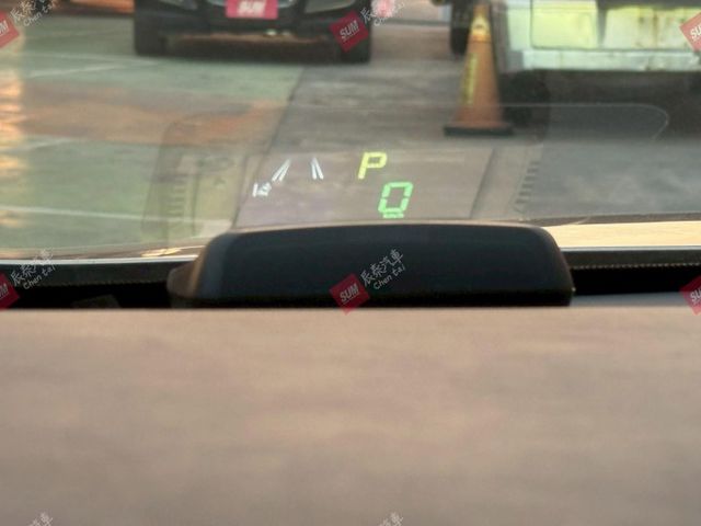 菁英PLUS特仕版 新車價163.1萬 環景 18吋鋁圈 盲點偵測 CARPLAY 抬頭顯示  第12張相片