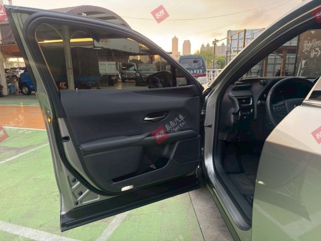 菁英PLUS特仕版 新車價163.1萬 環景 18吋鋁圈 盲點偵測 CARPLAY 抬頭顯示  第16張相片