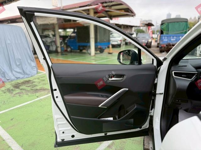 油電豪華版 可全額貸 全新領牌車未開封 僅跑3KM 原廠保固 保證全程托運到店 若無舊換新售價73.9萬  第12張相片