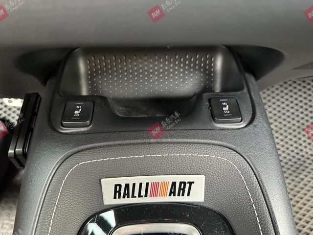旗艦版 I-KEY HUD 盲點偵測 電動腰靠 倒車顯影 座椅通風 18吋鋁圈 電子手煞 AUTO HOLD  第13張相片