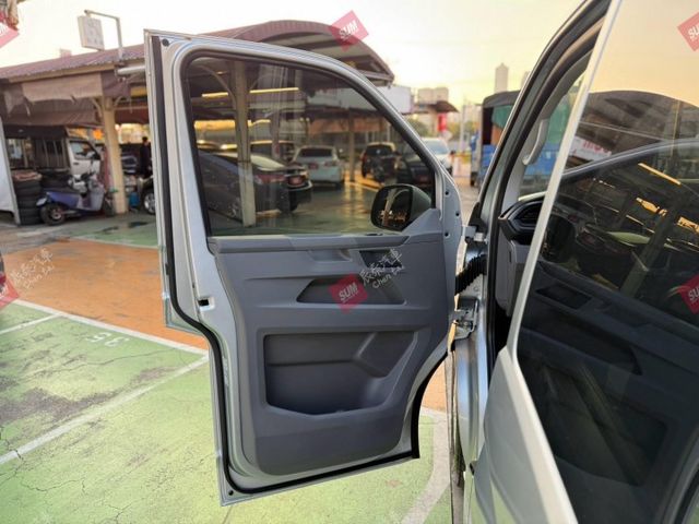 T6.1 2024年式 150L 長軸 九人座 一手車 倒車顯影 雙區恆溫 六安 原鈑件 原廠保固中  第15張相片