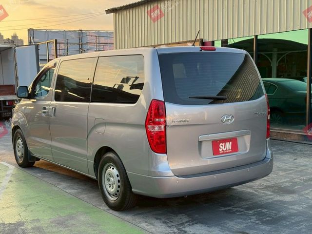 2.5 八人座 自手排 定速 導航 倒車顯影 原鈑件  第4張相片
