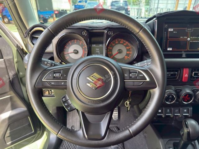 超稀有! JIMNY!!! 1.5 4WD 3門 頭燈清洗 車道偏離警示 定速 恆溫  四輪剛換!  第12張相片