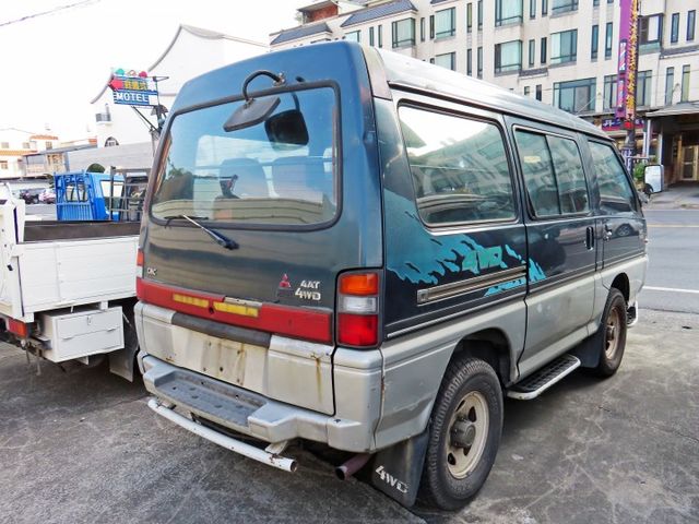 得利卡 廂式  柴油 自排 8人座 第三排座椅 4輪傳動 防撞桿  第2張相片