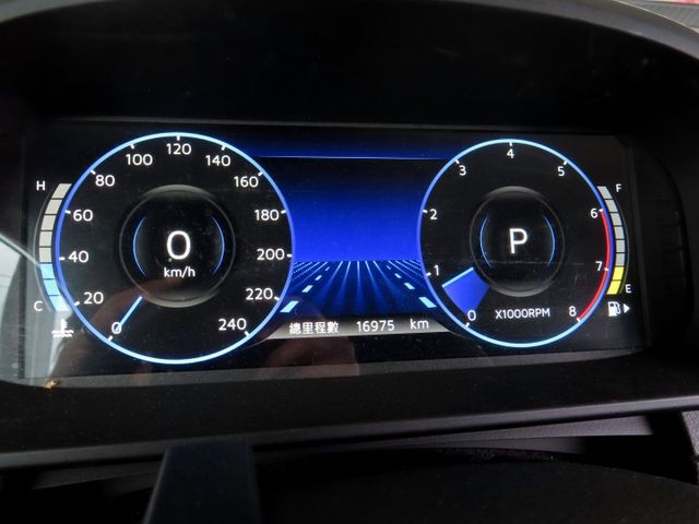 1.8 Neo環景勁化版/6安/車頂行李架/環景系統/電尾門/僅跑1萬多里程/方向盤換檔撥片/I-KEY/LED頭燈  第5張相片