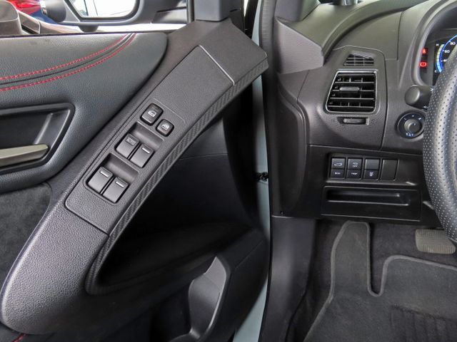 1.8 Neo環景勁化版/6安/車頂行李架/環景系統/電尾門/僅跑1萬多里程/方向盤換檔撥片/I-KEY/LED頭燈  第9張相片