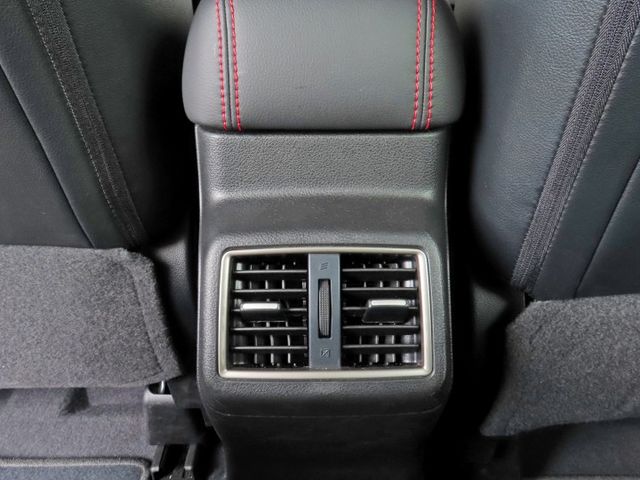 1.8 Neo環景勁化版/6安/車頂行李架/環景系統/電尾門/僅跑1萬多里程/方向盤換檔撥片/I-KEY/LED頭燈  第17張相片