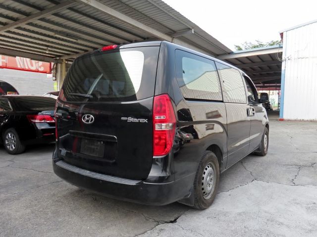 2.5廂型車 尊貴版8人座 第三排座椅/僅跑6萬多里程/雙安/定速系統/衛星導航/加裝後視鏡倒車顯影  第2張相片