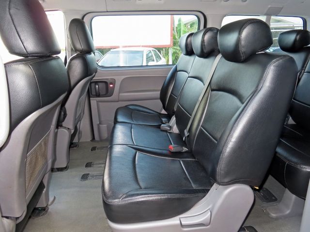 2.5廂型車 尊貴版8人座 第三排座椅/僅跑6萬多里程/雙安/定速系統/衛星導航/加裝後視鏡倒車顯影  第8張相片