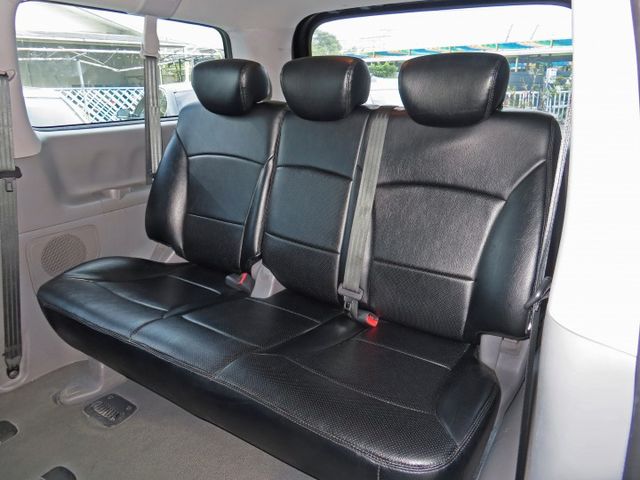 2.5廂型車 尊貴版8人座 第三排座椅/僅跑6萬多里程/雙安/定速系統/衛星導航/加裝後視鏡倒車顯影  第9張相片