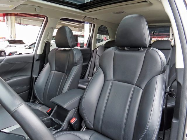 2.0佛瑞斯特/四輪傳動/跑8萬多里程/環景/ACC跟車/7安/天窗/I-KEY/定速系統/循跡防滑/後視鏡盲點  第17張相片