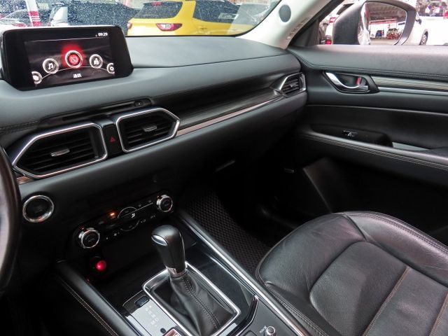 CX-5旗艦版/BOSE音響/ACC跟車/6安/車道偏移/定速/I-KEY/循跡防滑/導航/倒車顯影/電動尾門  第12張相片
