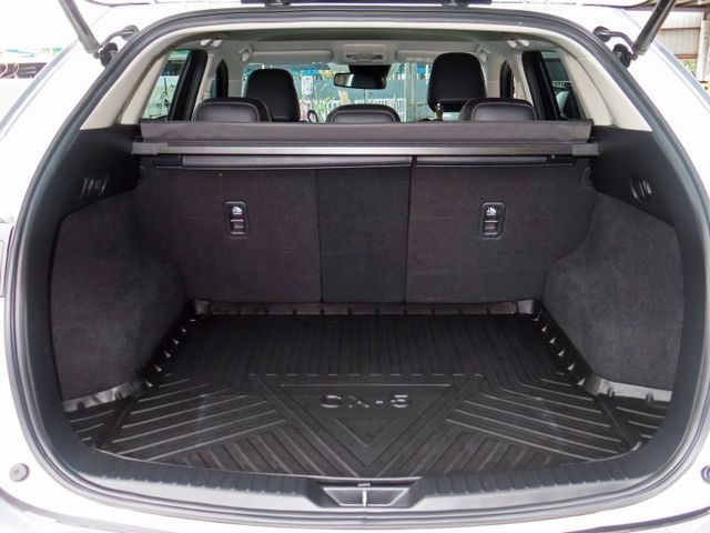 CX-5旗艦版/BOSE音響/ACC跟車/6安/車道偏移/定速/I-KEY/循跡防滑/導航/倒車顯影/電動尾門  第20張相片