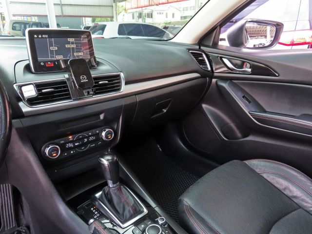 2.0頂級版 日系進口車/手自排/跑17萬多里程/6安全氣囊/I-KEY/定速系統/TCS/導航/方向盤換檔撥片  第11張相片
