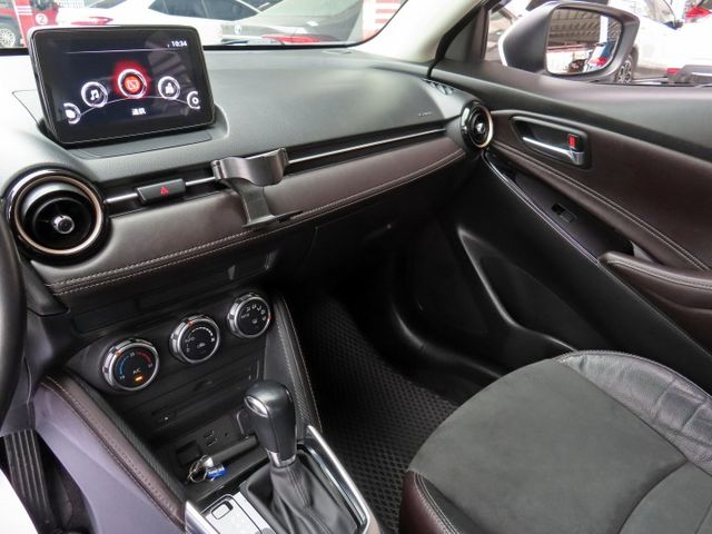 日系進口車 馬2 頂級版1.5/實跑5.8萬多里程/I-KEY/倒車顯影/安全氣囊/TCS/導航/16吋鋁圈/可貸款  第12張相片