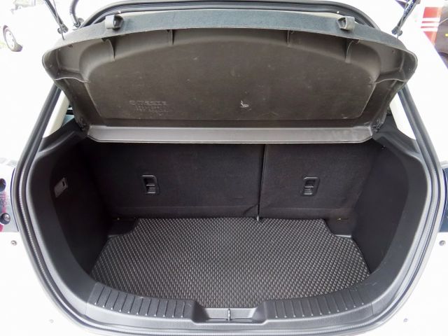 日系進口車 馬2 頂級版1.5/實跑5.8萬多里程/I-KEY/倒車顯影/安全氣囊/TCS/導航/16吋鋁圈/可貸款  第19張相片
