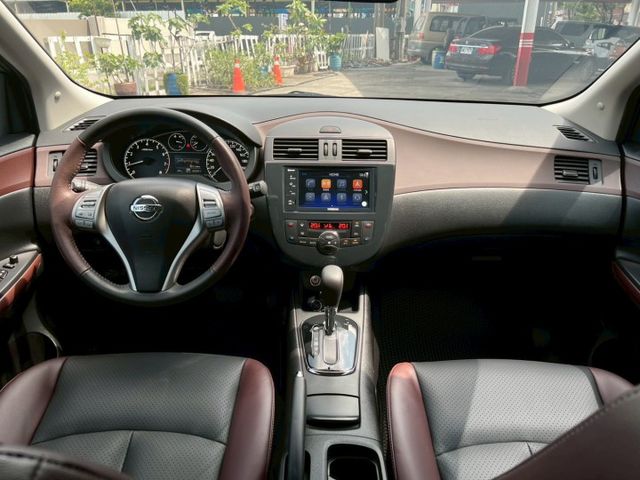 TIIDA J版 銳利車頭造型搭配16吋鋁圈 里程低但有保證 省油稅金低  第7張相片