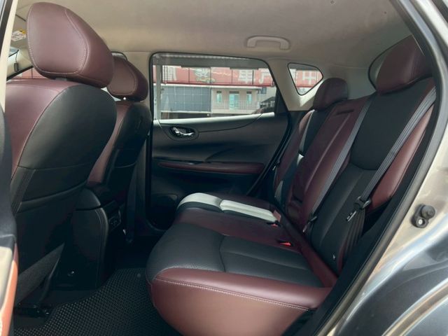 TIIDA J版 銳利車頭造型搭配16吋鋁圈 里程低但有保證 省油稅金低  第9張相片