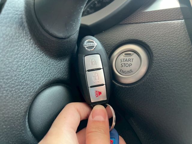 TIIDA J版 銳利車頭造型搭配16吋鋁圈 里程低但有保證 省油稅金低  第12張相片