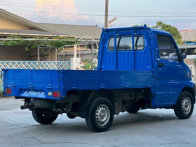 低里程的小貨車 可遇不可求 歡迎預約賞車 車真的很美 真心不騙!  第4張相片