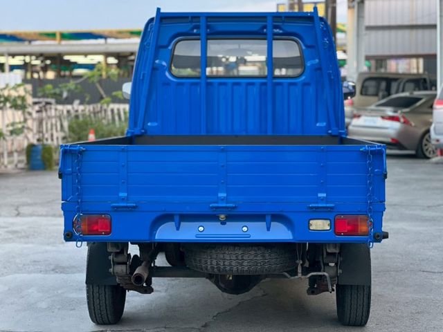 低里程的小貨車 可遇不可求 歡迎預約賞車 車真的很美 真心不騙!  第5張相片