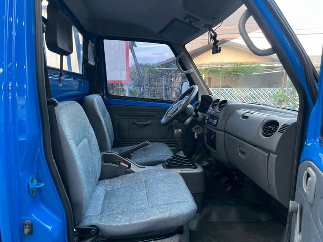 低里程的小貨車 可遇不可求 歡迎預約賞車 車真的很美 真心不騙!  第11張相片