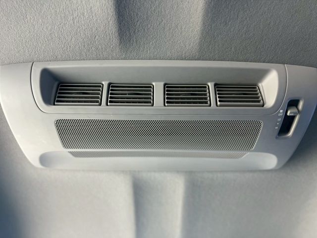 2.0L 經典版/載貨載人都很方便/方向盤快控鍵/恆溫空調/電折後視鏡  第15張相片