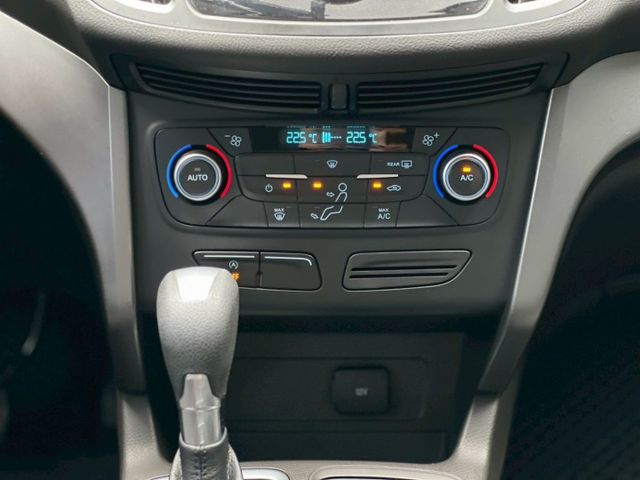 只跑6萬而已~加裝盲點/內裝乾淨漂亮/便宜的休旅 要買要快喔  第10張相片